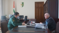 На встрече Премьер-министра Абхазии Александр Анкваб и начальника Государственной миграционной службы Рамина Габлая обсудили результаты деятельности ведомства за 5 месяцев текущего года.