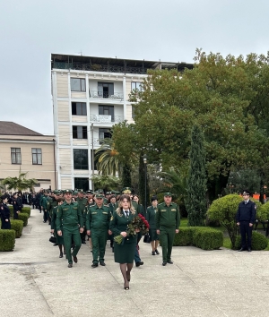 Возложение цветов к Мемориалу погибшим в Отечественной войне народа Абхазии 1992-1993 годов в Парке Боевой Славы